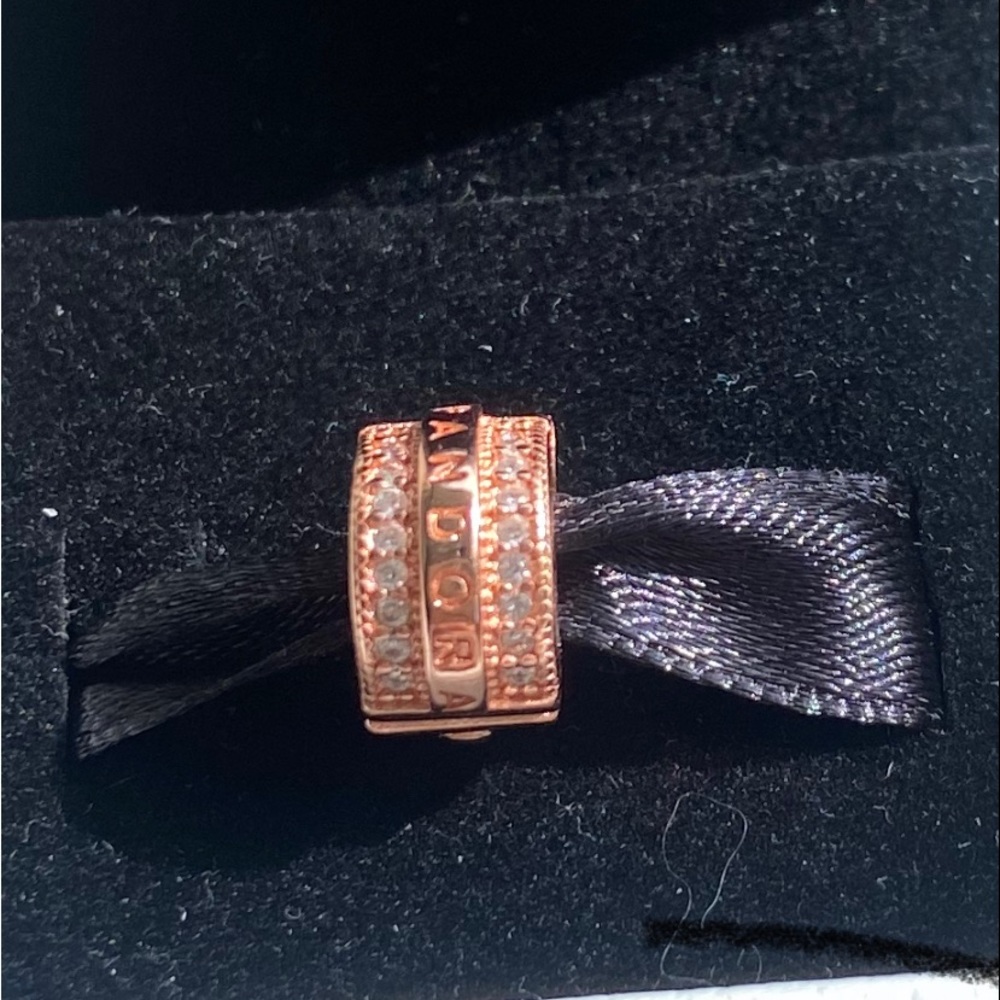 Sparkling Pavé Lines & Logo Clip Charm